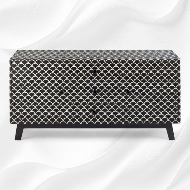 Credenza con 3 cassetti e 2 ante con intarsio in osso, a scaglie di pesce smerlate