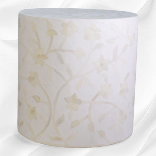 Runder Hocker mit Knocheneinlage, Blumenmuster, Weiß