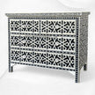 Commode à 4 tiroirs avec incrustation d'os noirs, motif géométrique en forme d'étoile