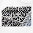 Commode à 4 tiroirs avec incrustation d'os noirs, motif géométrique en forme d'étoile