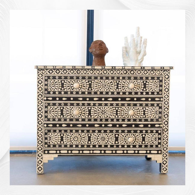Commode à tiroirs à fleurs circulaires avec incrustation d'os noir