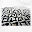 Consola curva con incrustaciones de hueso en relieve negro