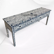Credenza a 4 ante Talitha in ottone goffrato
