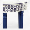 Consola curva con incrustaciones de hueso en relieve azul