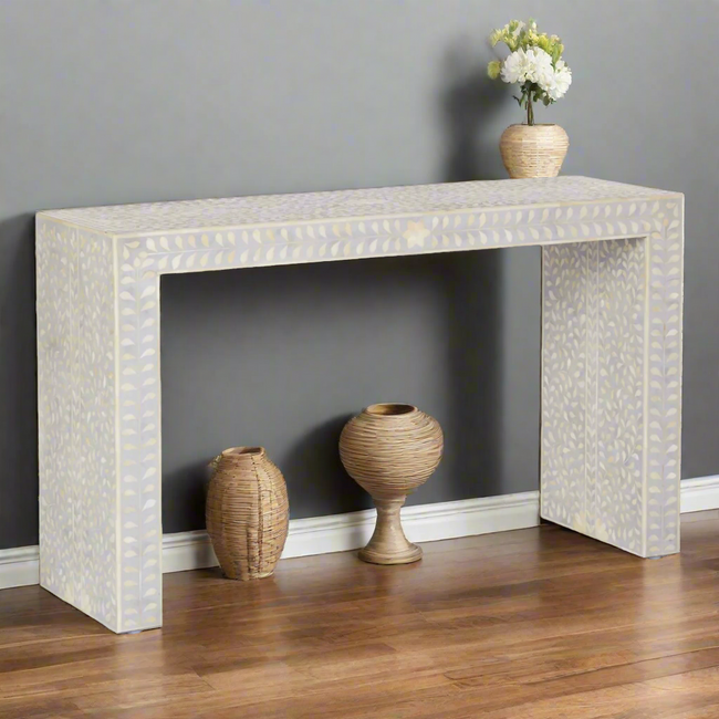 Table console florale avec incrustation d'os gris