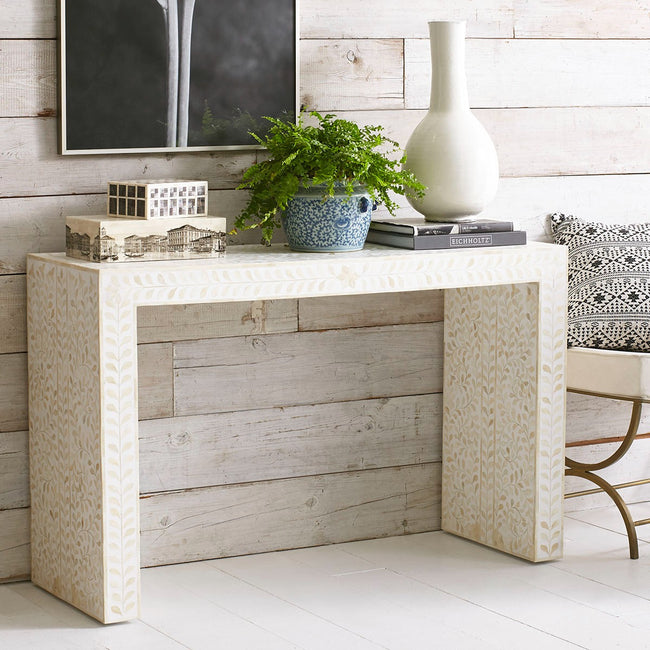 Table console florale avec incrustation d'os blanche