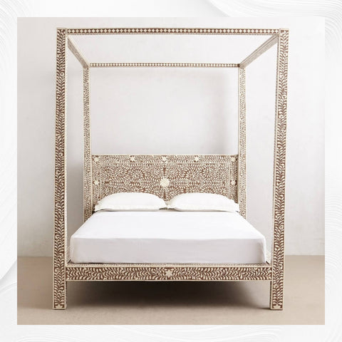 Letto a baldacchino con intarsio in osso marrone