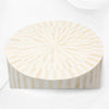 Table d'appoint à rayures illusion avec incrustation d'os, blanc