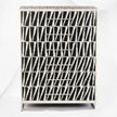 Tallboy con 6 cajones con incrustaciones de hueso de Malawi, negro y blanco