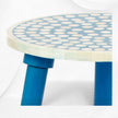 Tavolino con intarsio in osso a pois blu