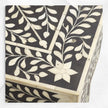 Mesa auxiliar de cuatrifolio con incrustaciones de hueso, diseño floral, color negro