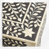 Mesa auxiliar de cuatrifolio con incrustaciones de hueso, diseño floral, color negro