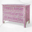 Cómoda Marrakech con incrustaciones de hueso de color rosa con 4 cajones